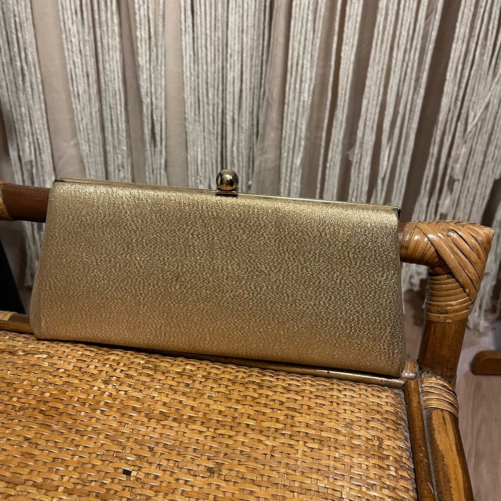 Vintage gold lame’ evening clutch with a metallic finish - Picture 4 of 5